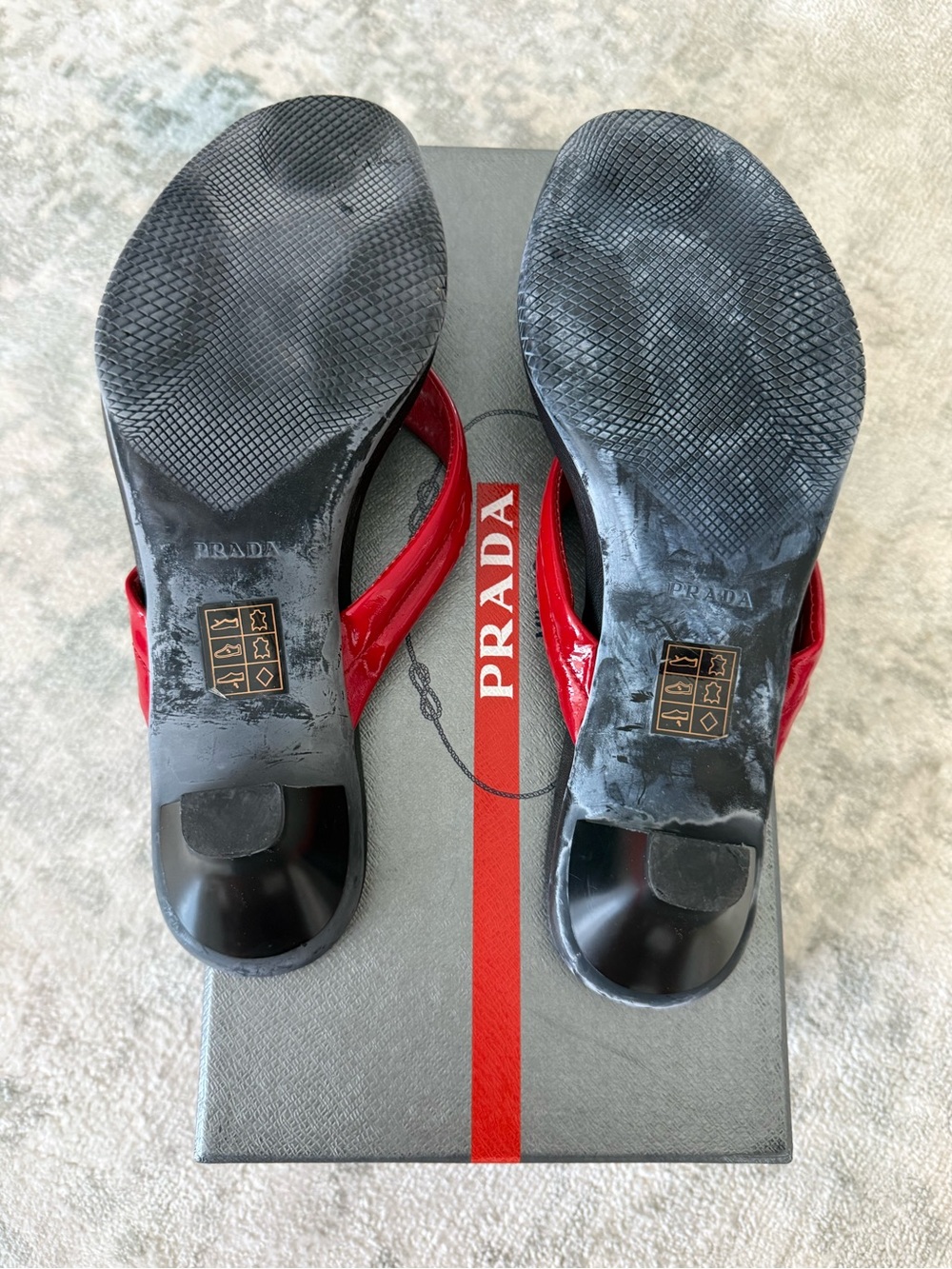 Prada Red Patent Leather Thong kitten heel Sandals. - Picture 5 of 5